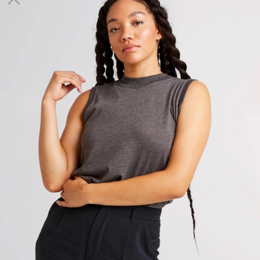 ✨Richer Poorer Java brown muscle tank